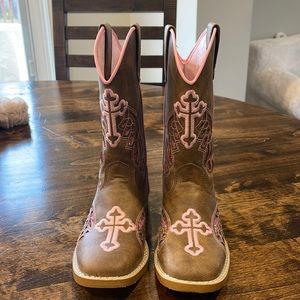 DARLING Cowgirl Boots! 🌸